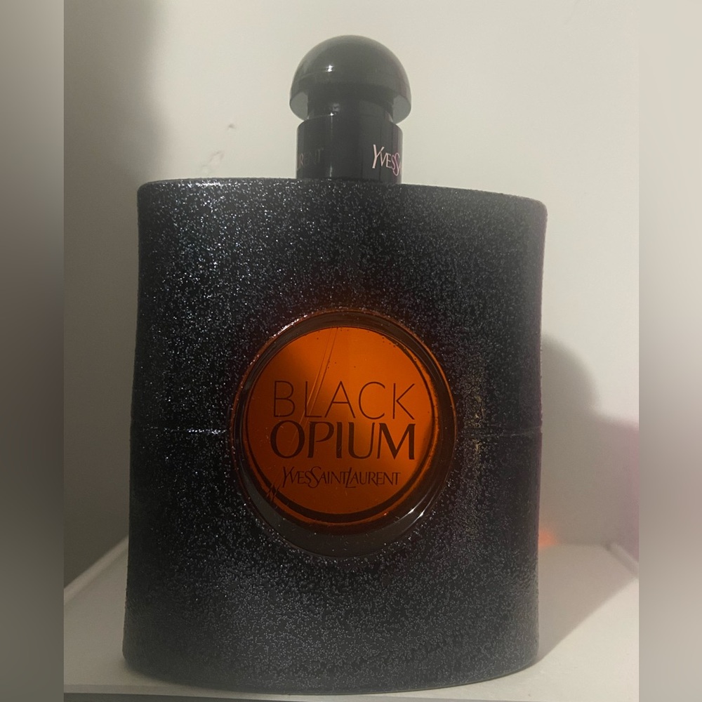 Yves Saint Laurent Black Opium perfume